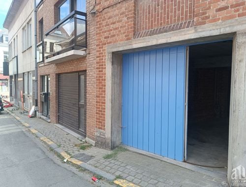                                         Garagebox te huur in Tournai, € 85
