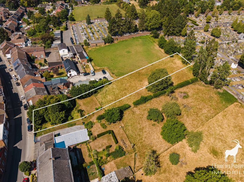 Référence agence : V6031-1830<br />
Opportunité Exceptionnelle : Belle parcelle de terrain de 1844m² avec une façade de 16m et une profonde de 100m si