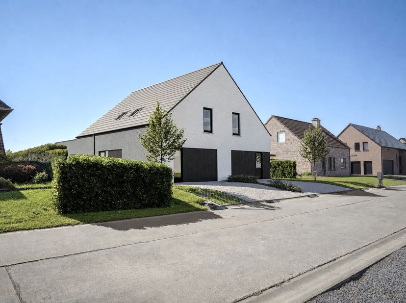 Ontdek deze 2 prachtige instapklare halfopen woningen, ontworpen met oog voor comfort, moderniteit en energiezuinig wonen.<br />
<br />
Dankzij het