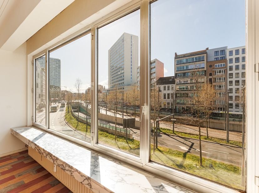 Au cœur d’Anvers, nous vous proposons cet appartement 2 chambres de 95 m² avec terrasse.<br />
<br />
Situation<br />
L’appartement est situé dans la