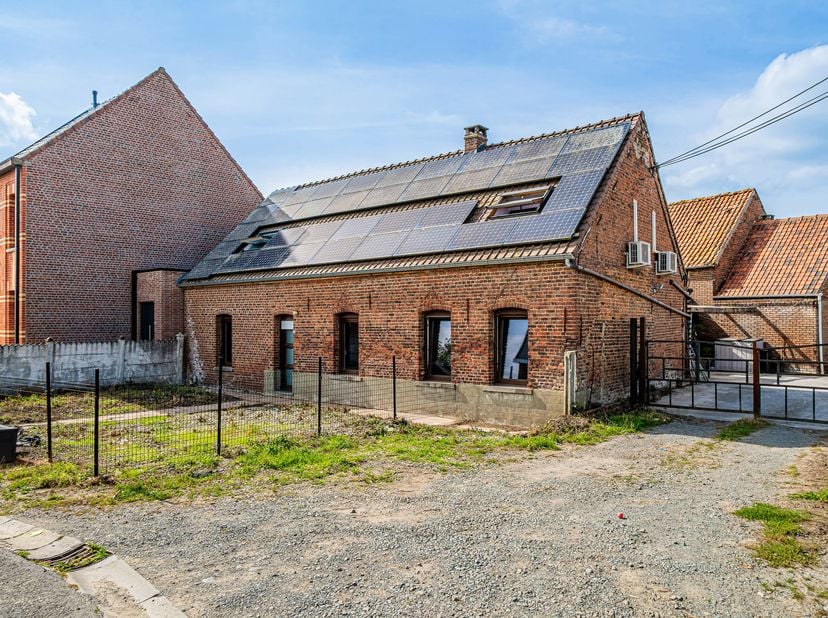 Huis te koop in Chemin du Grand Marais 31 et 31A,
                    7822 Isières