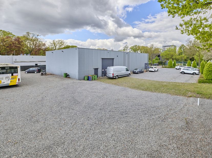 Bien professionnel à vendre
                    à 3600 Genk