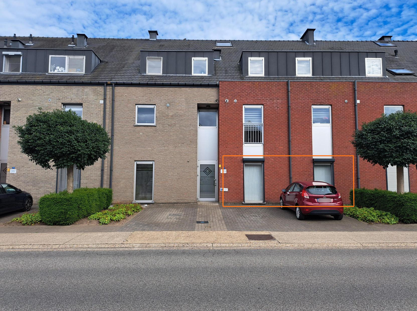 ■ Indeling: Inkomhal, slaapkamer 1, slaapkamer 2, badkamer (bad, douche, toilet, meubel), gastentoilet, woonkamer, keuken (koelkast, oven, vaatwas, ke