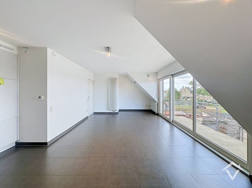 Op zoek naar een geïnstalleerd en lichtrijk appartement op een vlotte ligging? Dan is dit instapklare appartement, met verzichten, in Gistel precies w