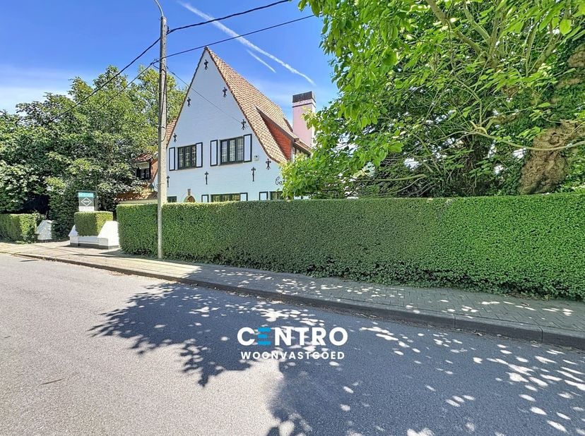 Charmante villa met 3 slpks (tot 6 slpks mogelijk), garage en tuin met zwembad op residentiële ligging te Roeselare!<br />
<br />
INDELING:<br />
Geli