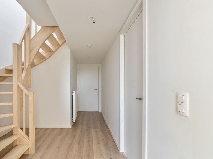 Gelegen net buiten het centrum van Heusden-Zolder vinden we dit instapklare duplex appartement terug in de rustige Residentie Verde, op het adres Moll