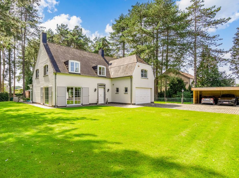 Bent u op zoek naar een prachtige woning in Houthalen-Helchteren? Dan is deze villa in open bebouwing precies wat u zoekt! Deze ruime en luxueuze woni