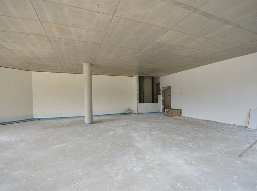 Immo Zone biedt nog 2 casco kantoorruimtes met een prachtig zicht. Residentie Nieuwe Markt is uitermate goed gelegen met zicht op de kerk, centraal tu