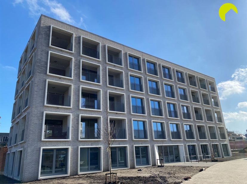 In het gloednieuwe project Stadsterras, in centrum Mortsel, aan het park gelegen, vinden we dit volledig instapklaar 1slk appartement.<br />
Het appa