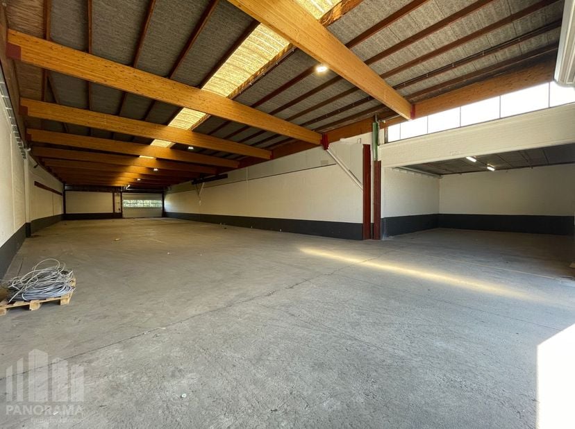 Bedrijfsvastgoed te huur in Izegemsestraat 95,
                    8800 Roeselare