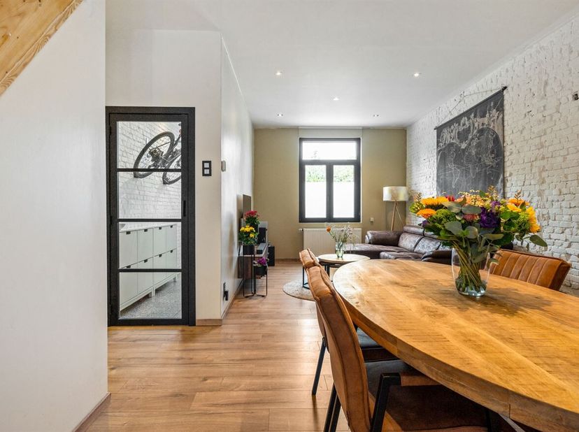 Volledig instapklare woning met 2 slaapkamers en stadstuin<br />
Ligging:<br />
Ekeren - Schoonbroek, nabij en het Hagelkruispark, vlakbij sportcentru
