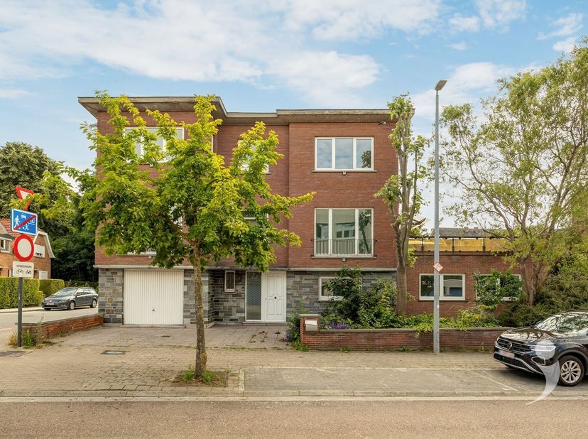 Maison spacieuse dans une rue sans issue à Kessel-Lo<br />
Vous recherchez un bel étage que vous pouvez rafraîchir entièrement selon vos goûts ? Alors