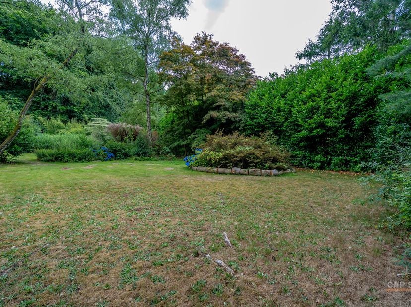 Sous Option<br />
Quartier des 7 Fontaines, découvrez ce magnifique terrain à bâtir de 15a37ca, situé en zone d'habitat à caractère rural, dans un cad