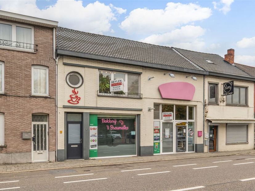 Op zoek naar een interessant opbrengsteigendom met betrouwbare huurders? Dan is dit pand dé investering die u niet mag missen!<br />
Troeven van het p