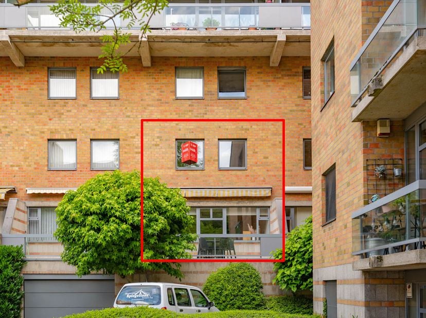 RUIME DUPLEX OP TOPLIGGING<br />
<br />
Dit ruime duplexappartement combineert comfort en rust met een uitstekende ligging op wandelafstand van het br