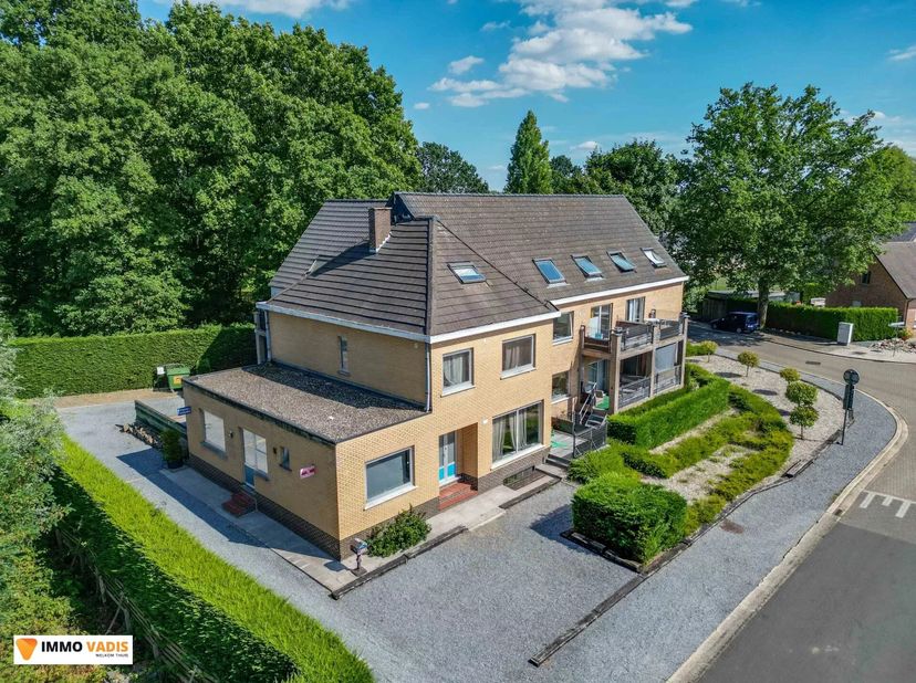 Interessante investeringsopportuniteit met sterk rendementspotentieel<br />
Dit ruime en degelijk gebouw biedt een uitstekende opportuniteit voor inve