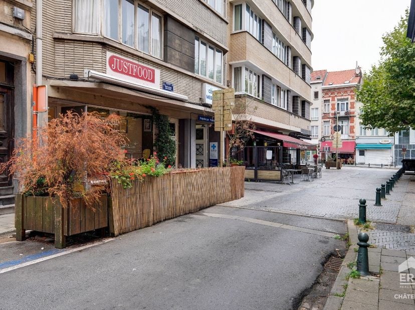 Bien professionnel à vendre à Place Saint-Josse 5,
                    1210 Saint-Josse-ten-Noode
