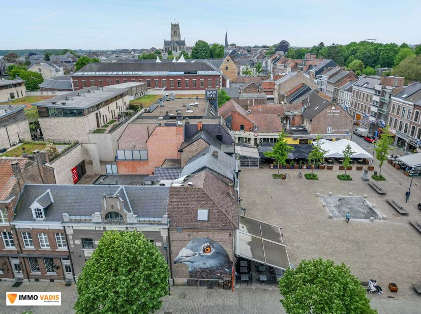 Ben je op zoek naar een veelzijdig handelspand met woonst op een absolute toplocatie?<br />
Het pand deed jarenlang dienst als Brasserie De Rembrandt,