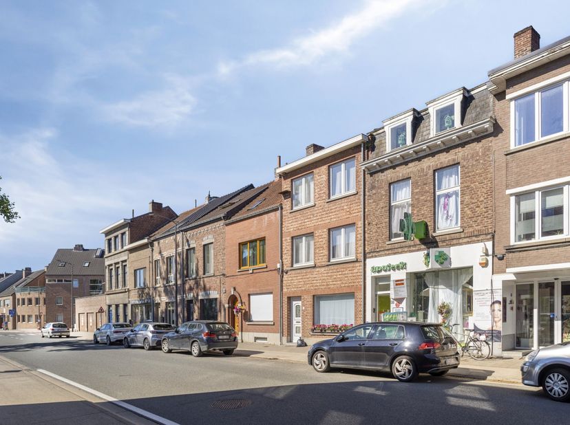 Uniek handelspand op toplocatie bestaande uit 2 eenheden!<br />
<br />
Deze commerciële eigendom biedt tal van mogelijkheden en bestaat uit twee afzon