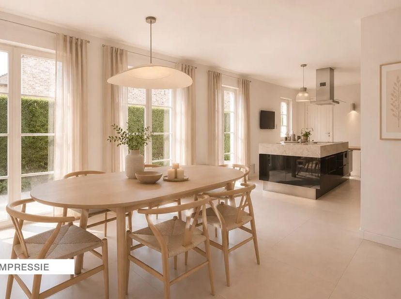 Deze uitzonderlijk verzorgde villa bevindt zich in een rustige en gegeerde woonomgeving in Ravels-Eel. De woning werd met oog voor detail onderhouden