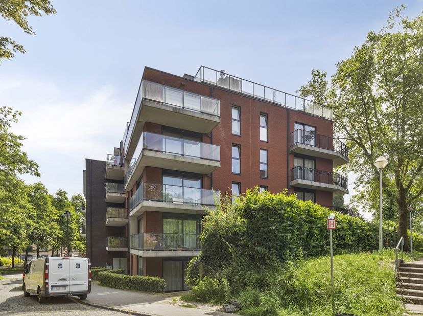 Ben je op zoek naar een instapklaar appartement met een groot terras en een rustig, groen zicht? Of zoek je als investeerder een slimme en direct rend