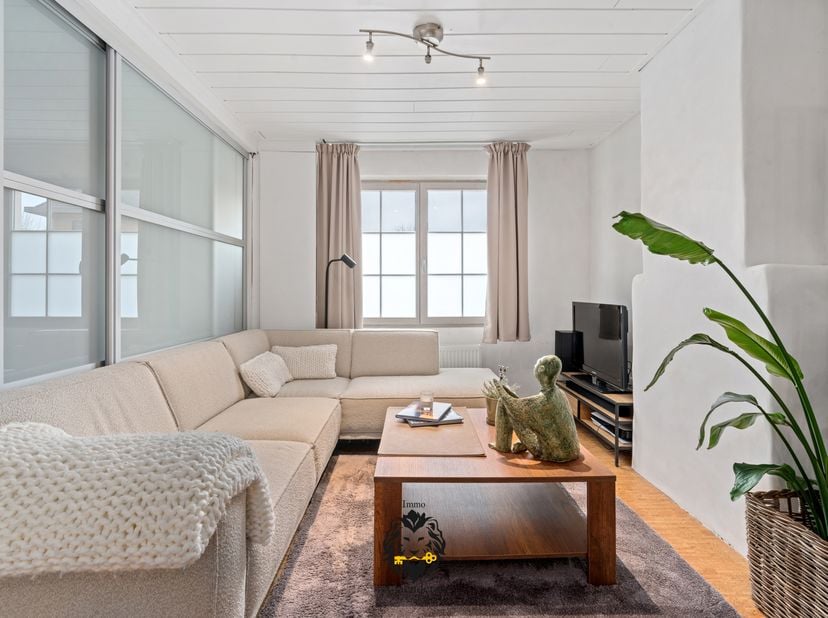 BEZOEKDAG ZATERDAG 18/07 <br />
Op zoek naar een instapklare woning in het centrum van Destelbergen? Dan is deze verzorgde woning zeker een bezoek waa