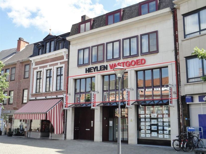 Appartement spacieux au cœur de Herentals<br />
<br />
Situation : L'appartement est situé dans un endroit privilégié, au centre d'Herentals. Toutes