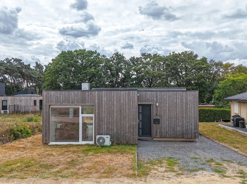 Bij ImmoFusion 7/7 "open huis" : klik op onze 3D-TOUR. <br />
Ervaar vastgoed alsof je er zelf doorheen loopt!<br />
Charmante en energiezuinige bunga