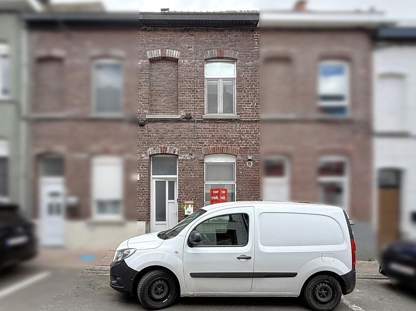 GEZELLIGE STADSWONING -<br />
Stap binnen in deze heel charmante stadswoning in het hart van Geraardsbergen, waar gezelligheid en handige ruimte hand