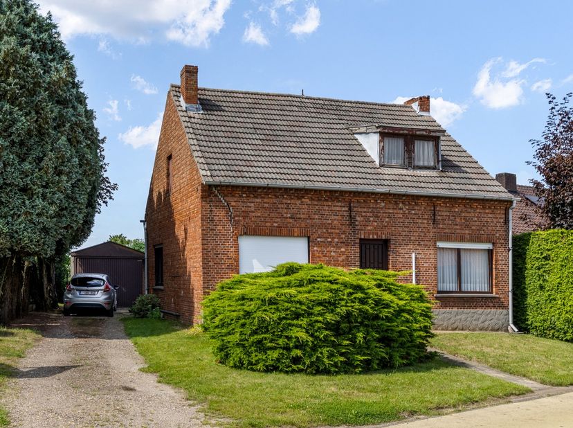Woning/bouwgrond op mooi perceel van 7 are, gelegen te Rijsselstraat 27 te Paal.<br />
Zéér gunstige ligging, op wandelafstand van de Paalse Plas.  Ac