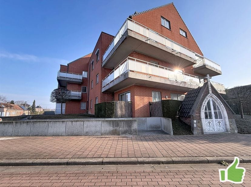Appartement dans une Résidence calme et soignée, avec ascenseur.<br />
<br />
A l'entrée d'Herseaux, à proximité des commerces et transports en comm