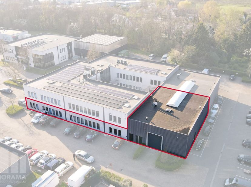 Magnifique espace de bureaux de 529 m² à vendre, visible depuis la très fréquentée Pontbeeklaan, à la périphérie de Bruxelles (Zellik).&amp;nbsp;Accessibi