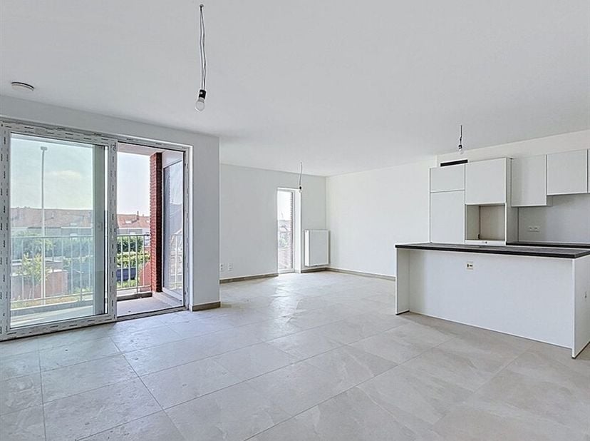 Appartement 2chambre avec terrasse à louer Mouscron <br />
Il se compose dune belle pièce de vie lumineuse avec cuisine équipée (four, taque, hotte et