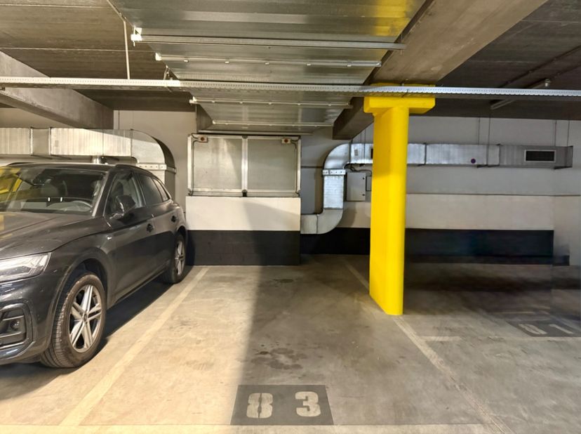 Garage te koop
                    in 1050 Elsene