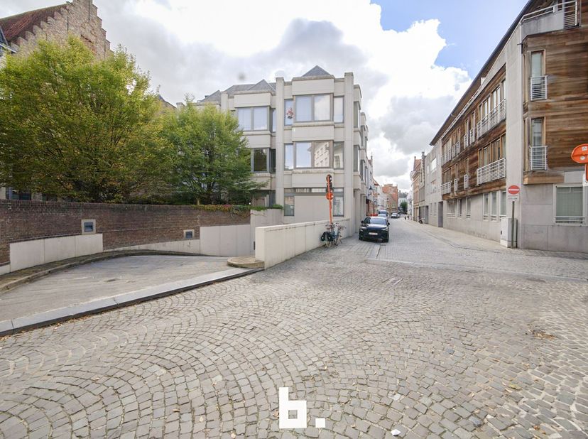 Garage te koop in Zilverstraat 5 bus 17,
                    8000 Brugge