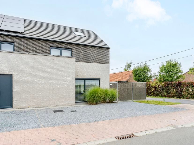 Instapklare halfopen nieuwbouwwoning met tuin, 3 slaapkamers en een rustige ligging op de Paanders<br />
Op zoek naar een recente, instapklare gezinsw