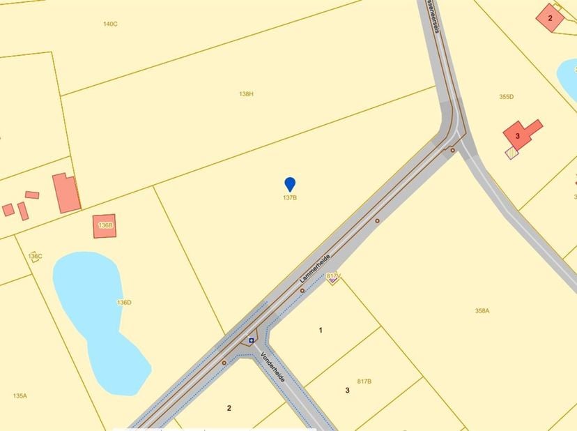 Bosperceel van 6.316m²<br />
Ligging:<br />
De bosgrond situeert zich op de hoek van de Lammerheide en Osseneersels in Gierle.<br />
Deze grond is te