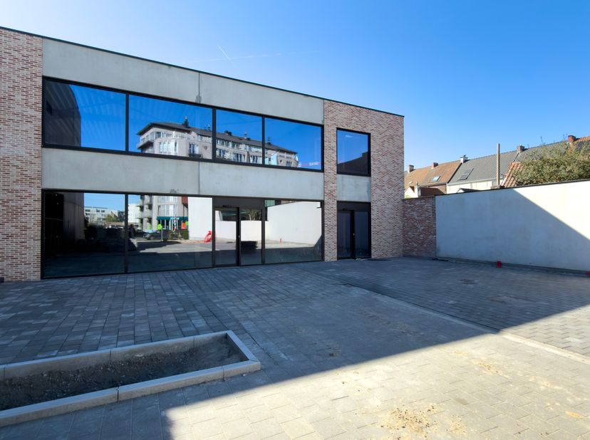 Bedrijfsvastgoed te huur in Gentstraat 77,
                    9800 Deinze