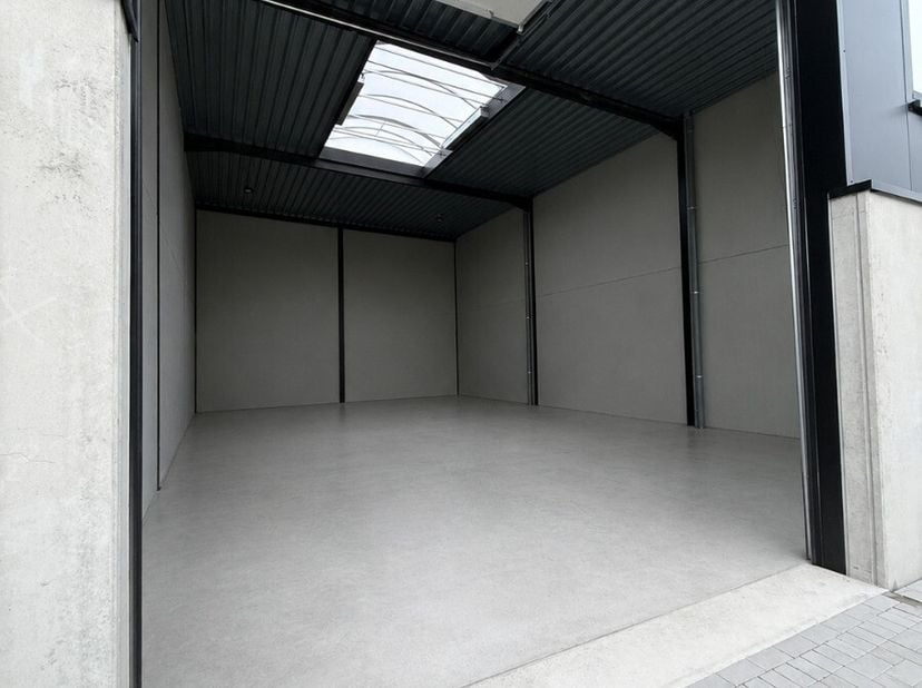 Te huur te Elverdinge: bedrijfsunit in kmo park E-PARK in de Bedrijvenstraat, gelegen in de KMO-zone van Ieper, op een strategische locatie nabij inva