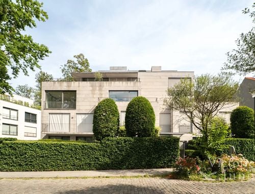                                         Appartement te huur in Ukkel, € 4.000
