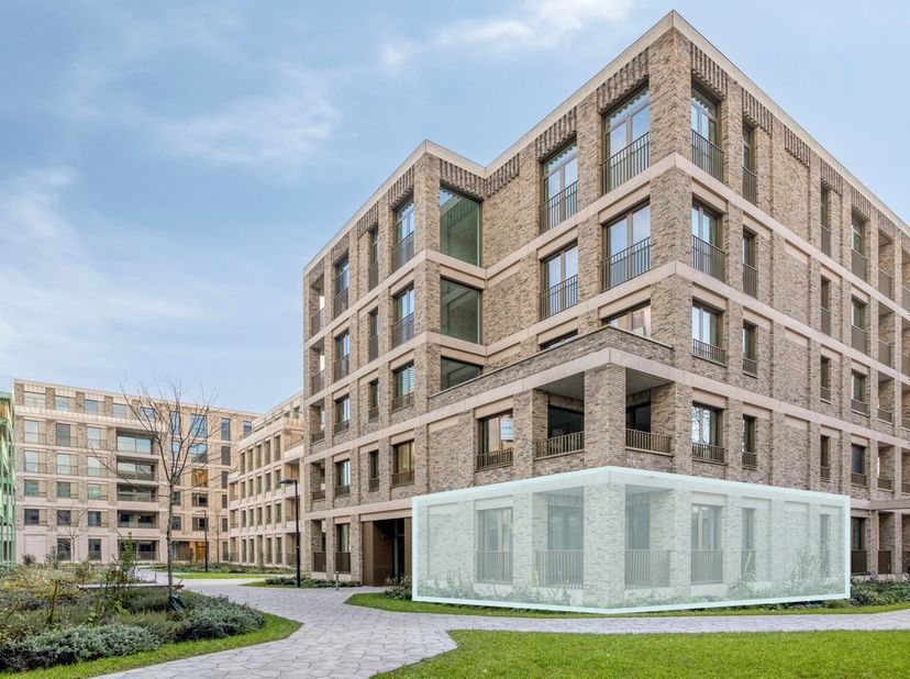 Dit gelijkvloerse hoekappartement met een bewoonbare oppervlakte van 91 m² heeft 1 slaapkamer en een terras met zicht op de binnenhof. Je komt het app