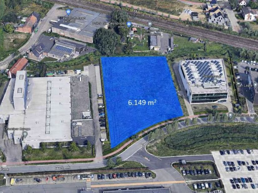 --------<br />
niet opsplitsbaar<br />
<br />
a vendre - magasin (1 unit, 3000 - 5226 m²) - terrains (1 unit, 6149 m²)<br />
magasin (1): 3000 - 5226