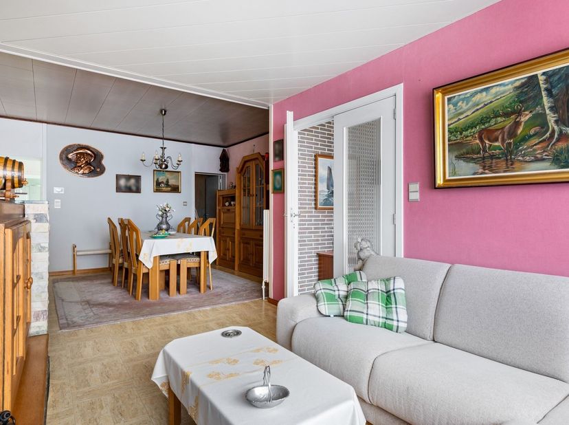 Te renoveren woning met 3 tot 4 slaapkamers te Merksem!<br />
<br />
Op zoek naar een woning waar u volledig uw eigen stempel op kan drukken? Deze t