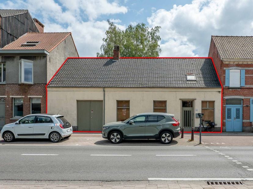 WONING MET VEEL PROJECTMOGELIJKHEDEN -<br />
<br />
Notaris Wouter Nouwkens te Malle zal openbaar verlopen met 1% instelpremie:<br />
Karaktervolle wo