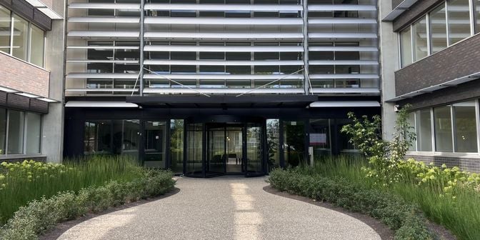 Bien professionnel à louer à Guldensporenpark 1, 9820 Merelbeke