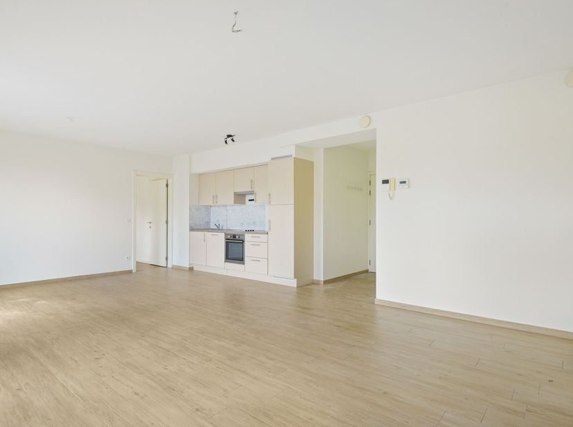 Situation : Cet appartement récent est situé dans la Hollebeekstraat à Hoboken, un quartier calme et agréable offrant un accès facile au centre d'Anve