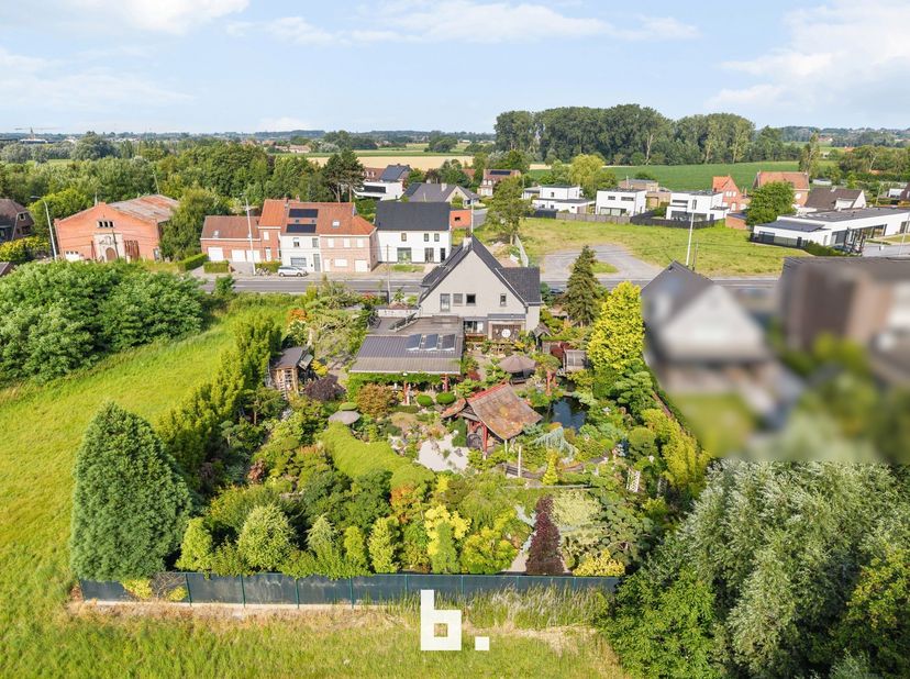 Bezoek op afspraak!<br />
<br />
Ontdek deze parel in Kuurne. Deze ruime villa met ruime oprit en garage heeft veel mogelijkheden. Momenteel is deze e