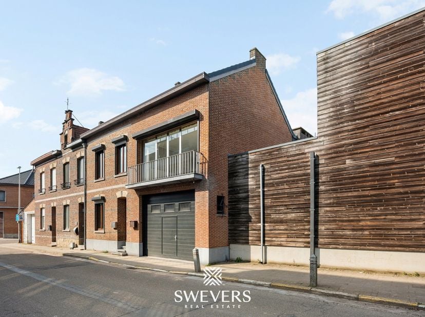 Uniek in Sint-Truiden: 223 m² woonruimte én een garage van ca. 100 m²! Deze ruime woning in de Sint-Jansstraat 13 ligt op slechts 1 km van de Grote Ma