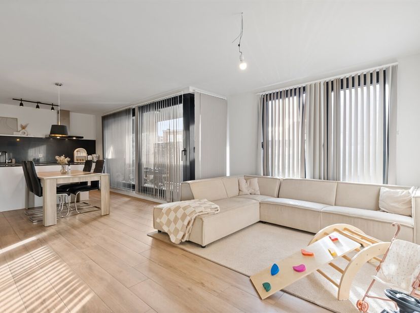 Modern en instapklaar appartement met 2 slaapkamers nabij centrum Sint-Niklaas<br />
Dit recent en degelijk afgewerkt appartement biedt een optimaal w