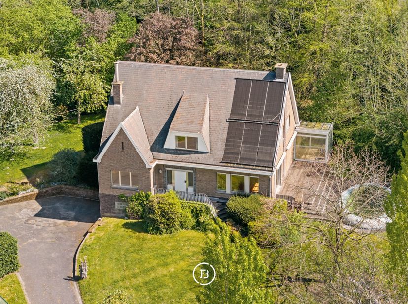 Deze eigendom in Merelbeke-Melle omvat 3 aaneengesloten percelen bouwgrond met een totale oppervlakte van maar liefst 9.556 m². Het hoofdperceel waaro